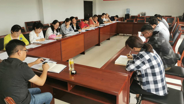 近日，隧道公司召開了以“夯實(shí)財(cái)務(wù)基礎(chǔ)，嚴(yán)守紀(jì)律關(guān)口”為主題的專題學(xué)習(xí)會，會議主要內(nèi)容是學(xué)習(xí)集團(tuán)公司印發(fā)的《安全生產(chǎn)費(fèi)用財(cái)務(wù)管理辦法》與《建造合同會計(jì)核算辦法（2020年修訂