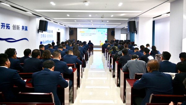 為進一步強化國有企業(yè)思想政治工作，切實提升職工心理健康服務質(zhì)量和水平，引導廣大職工以健康的心態(tài)積極投身工作，助力和諧企業(yè)文化建設，近日，交科公司邀請心理咨詢師楊禮華為廣大干部職工開展了“壓力認知與應對