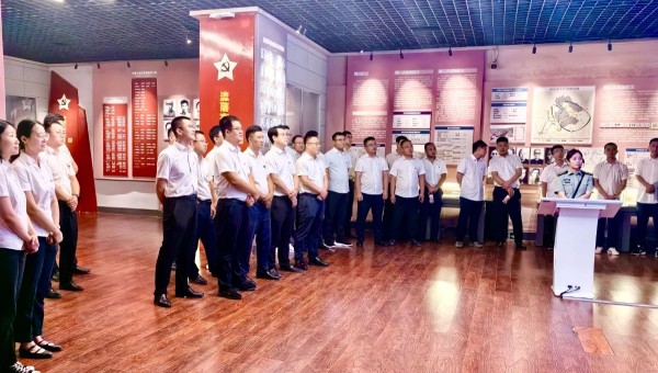 在中國共產(chǎn)黨建黨103周年之際，為了重溫黨的光輝歷史，讓大家繼承和發(fā)揚黨的光榮傳統(tǒng)和優(yōu)良作風(fēng)，把廣大黨員的思想和工作實效落實到公司高質(zhì)量發(fā)展奮進目標(biāo)上來。近日，交科公司黨委二公司黨支部、四公司黨支部、